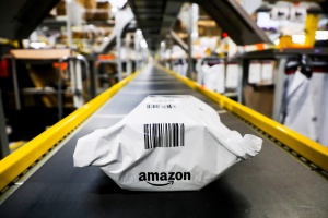 Amazon povečal uporabo plastične embalaže
