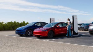 Tesla s polnilnimi postajami z močjo 500 kW